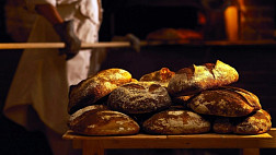 В Саратове пекарю готовы платить 80 тысяч рублей